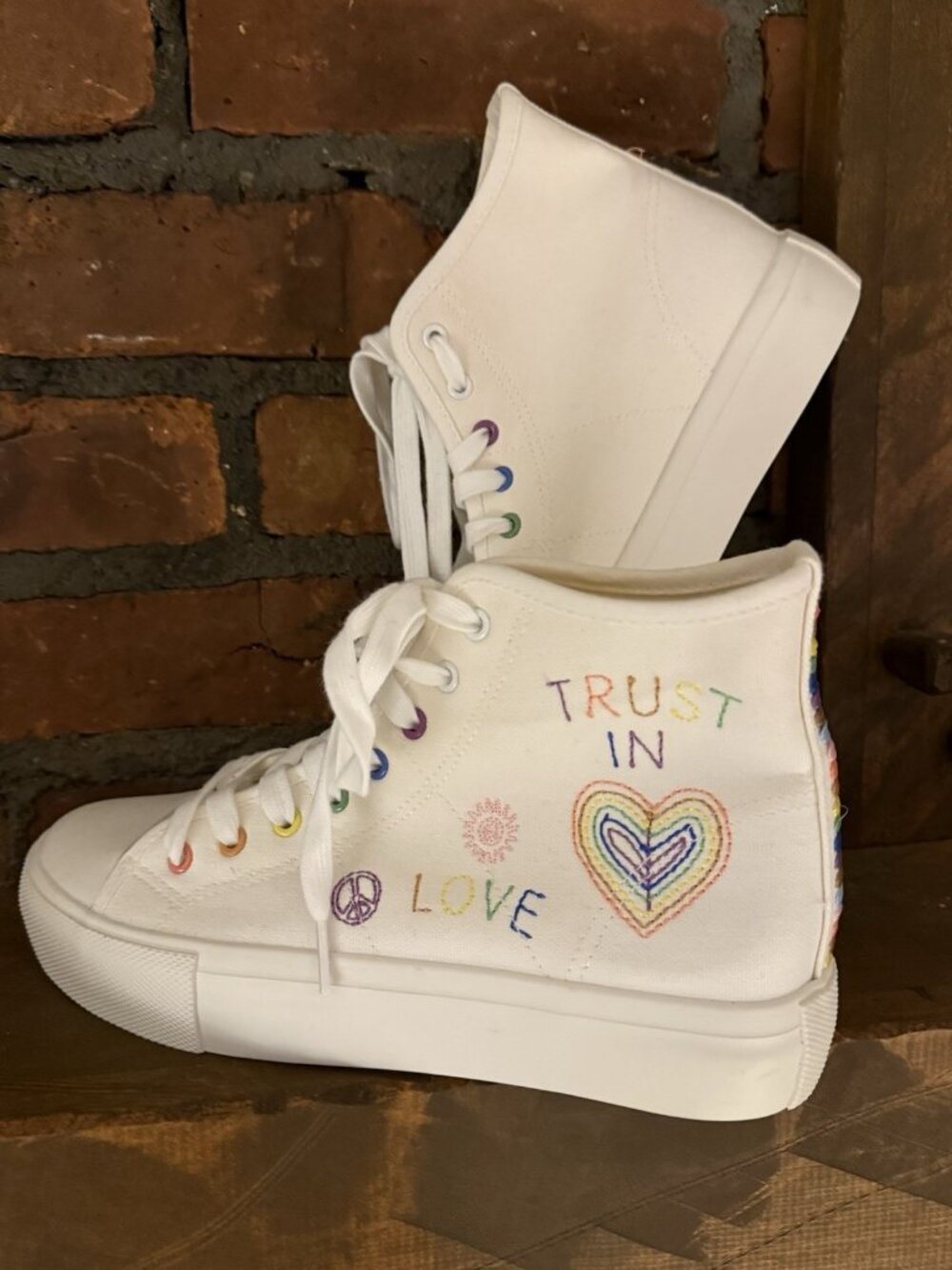 NEW American Eagle Sneakers Pride Rainbow High Top, Size 8